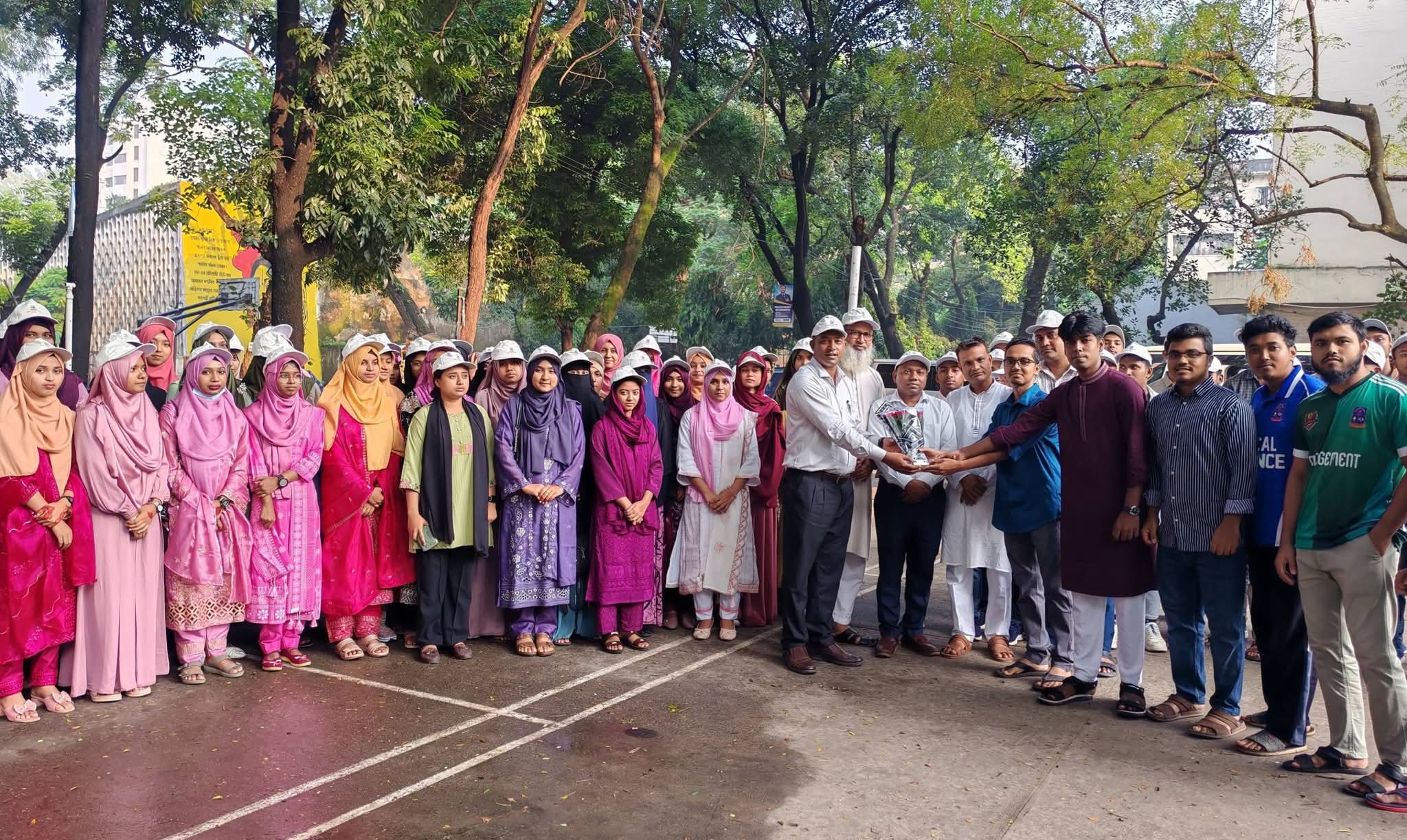 প্রাচ্যের অক্সফোর্ডে ডপসিয়ানদের ভালোবাসায় সিক্ত ডপস ক্যাডেট মেস সদস্যরা